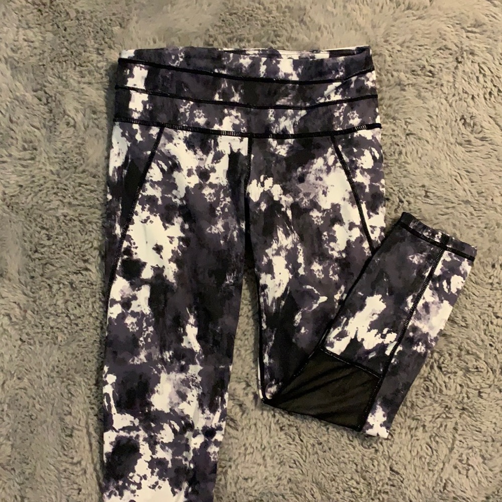 Black and White Tie Dye Cropped Leggings